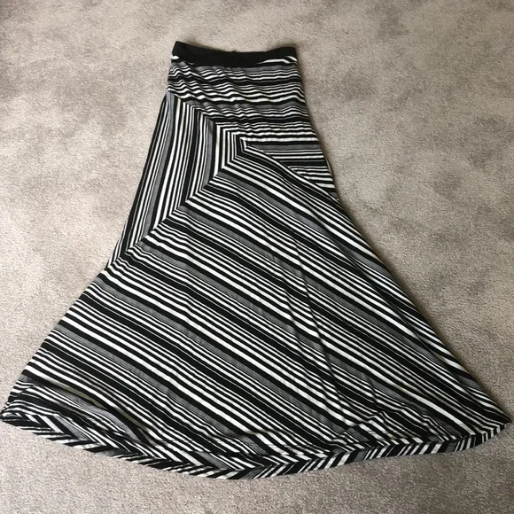 bobeau Skirts Bobeau Striped Maxi Skirt Knit Black White Sz